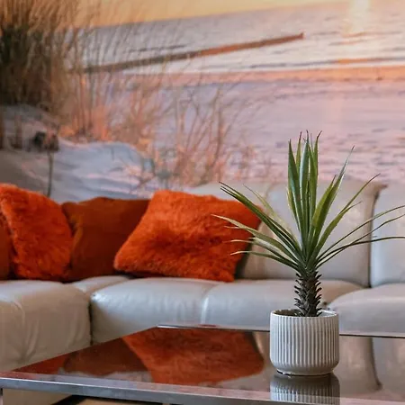 Spacious Getaway Close To The Beach And Airport *