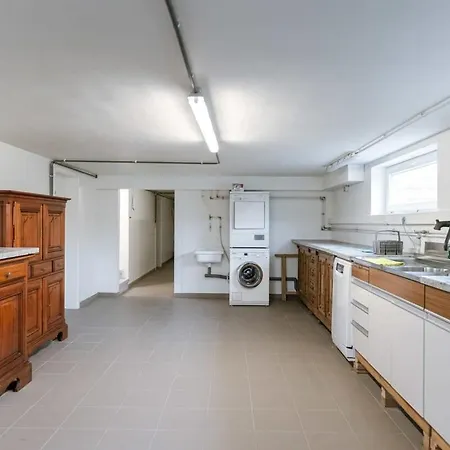 Spacious Getaway Close To The Beach And Airport Willa