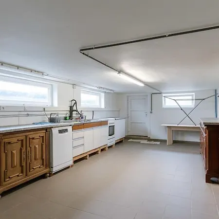 Spacious Getaway Close To The Beach And Airport * Ostenda