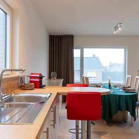 Willa Spacious Getaway Close To The Beach And Airport